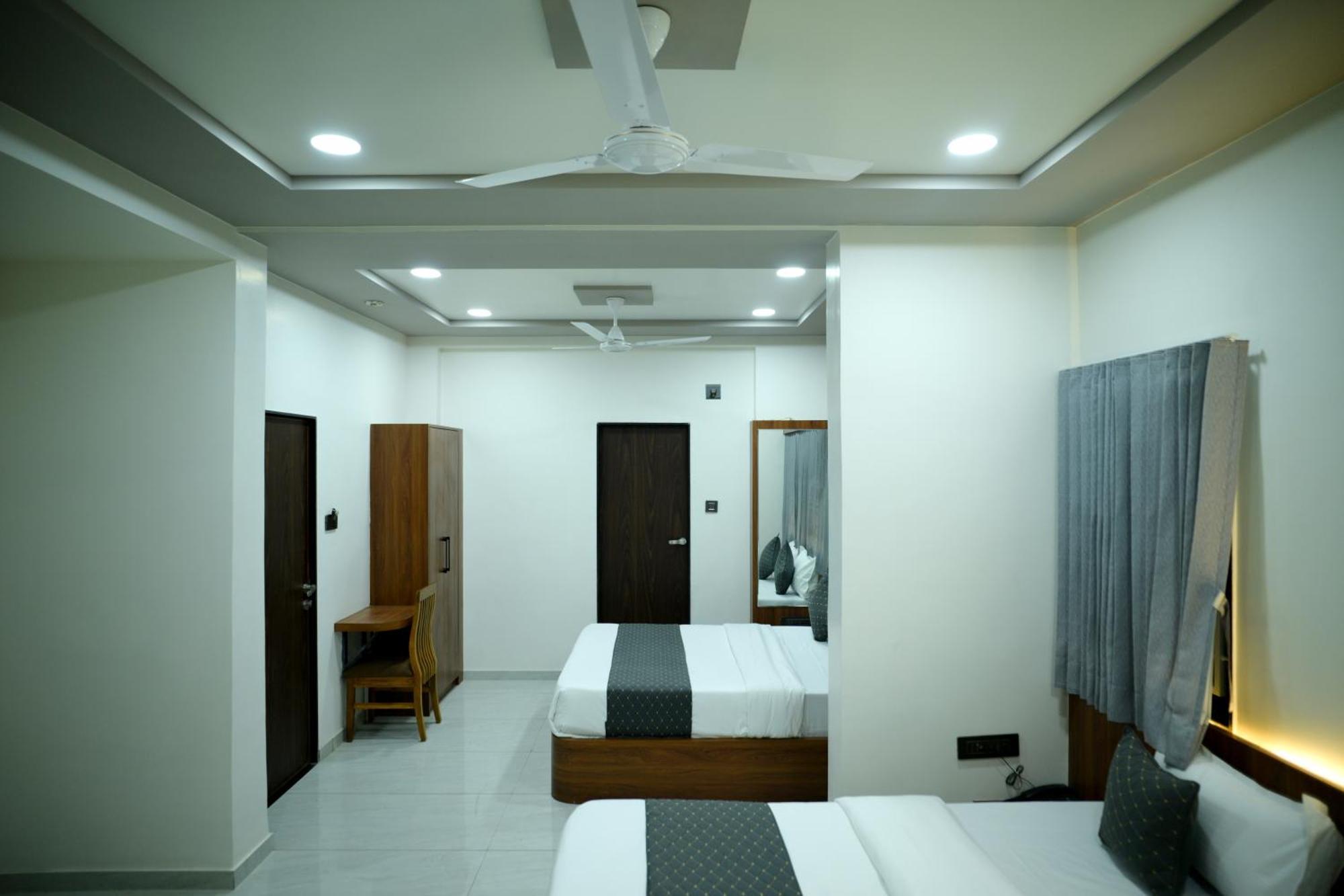 Hotel Aagman Palanpur Esterno foto