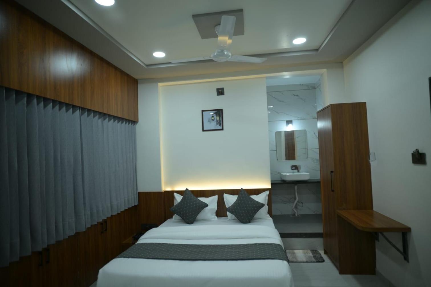 Hotel Aagman Palanpur Esterno foto