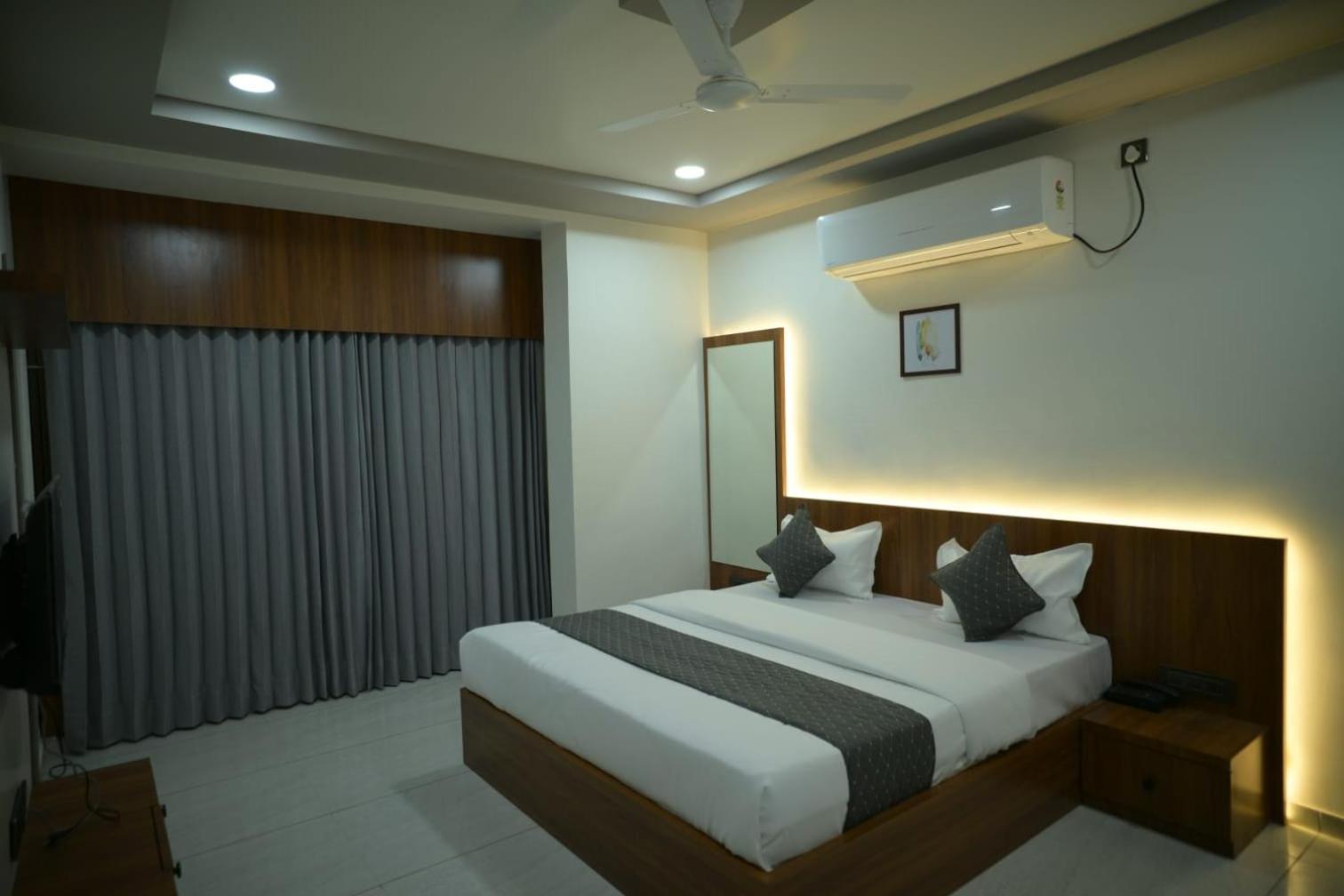 Hotel Aagman Palanpur Esterno foto