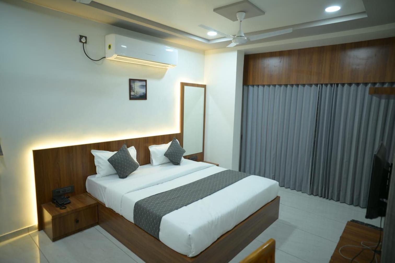Hotel Aagman Palanpur Esterno foto