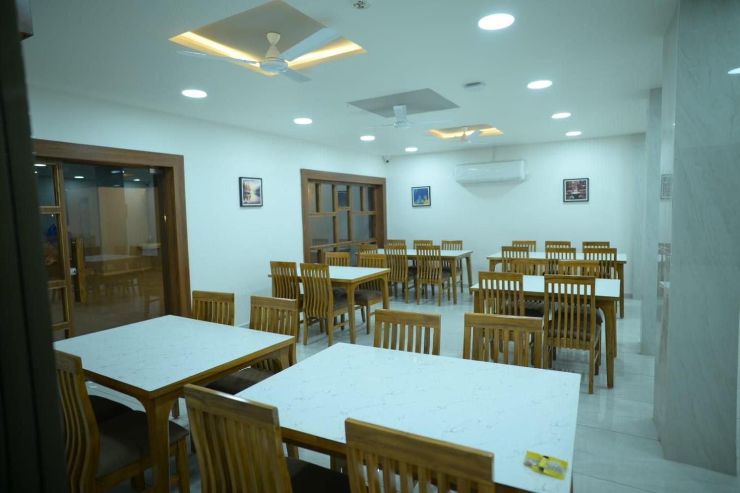 Hotel Aagman Palanpur Esterno foto