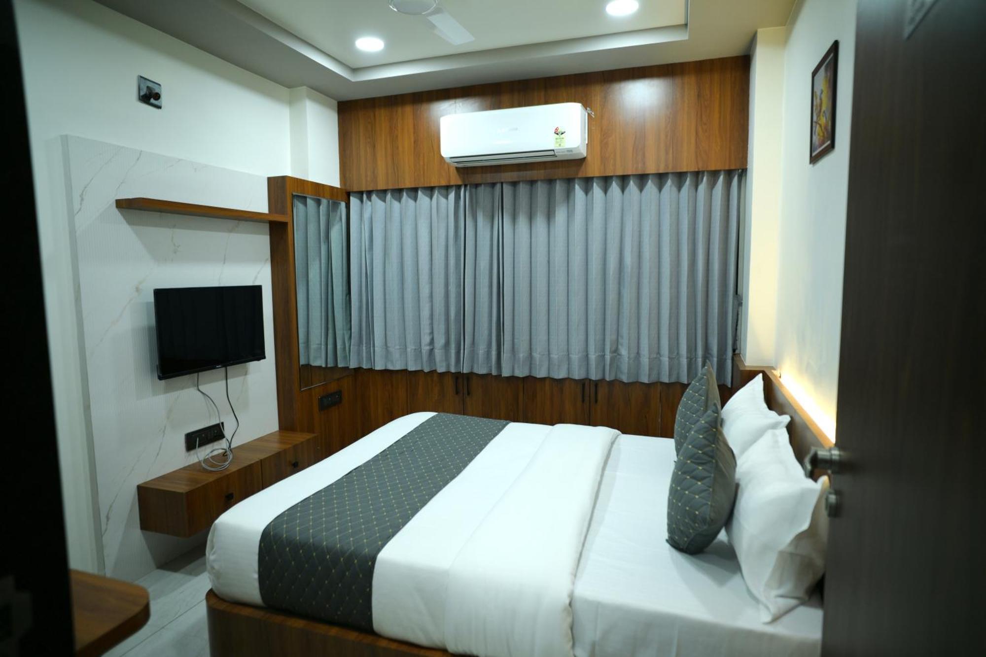 Hotel Aagman Palanpur Esterno foto