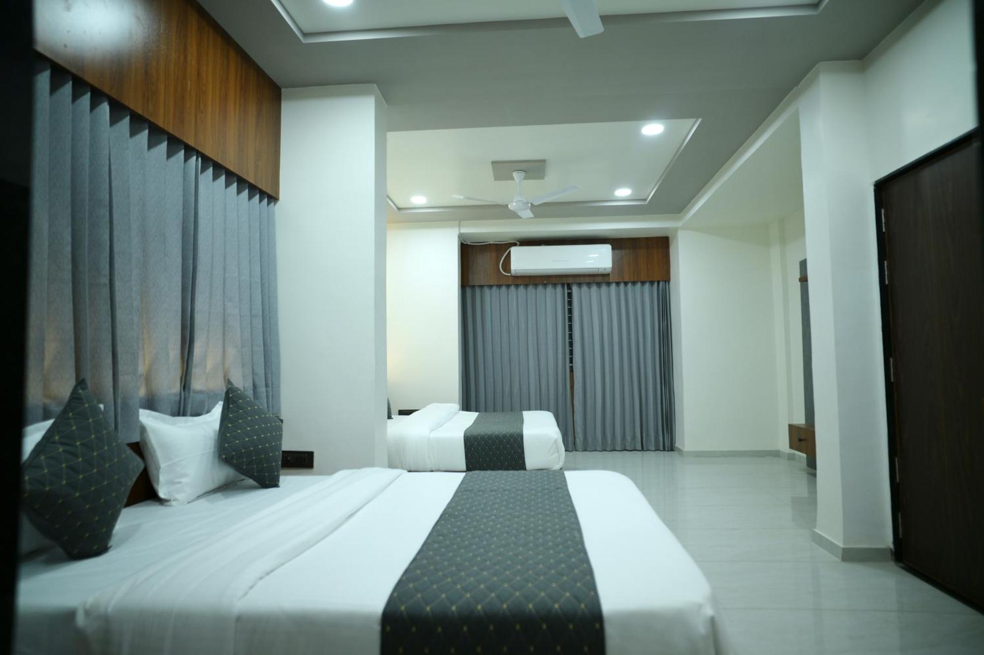 Hotel Aagman Palanpur Esterno foto